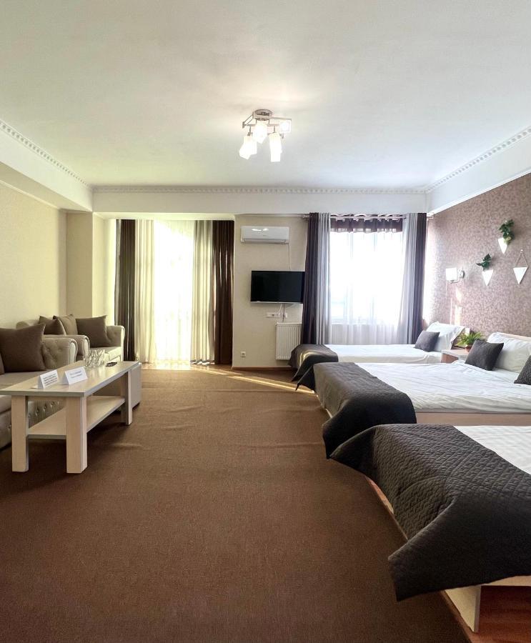 Отель Caravan Каракол Экстерьер фото