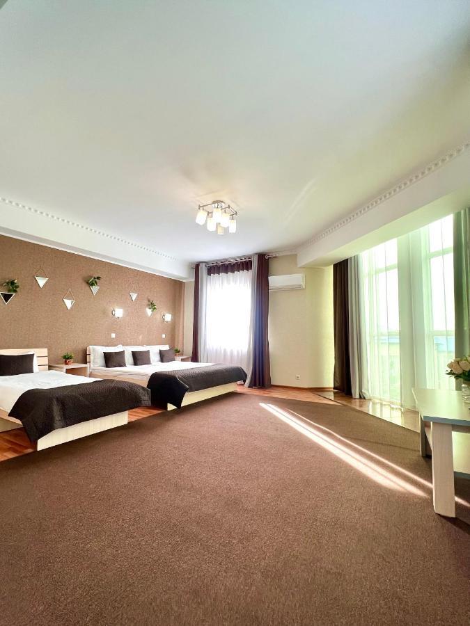 Отель Caravan Каракол Экстерьер фото