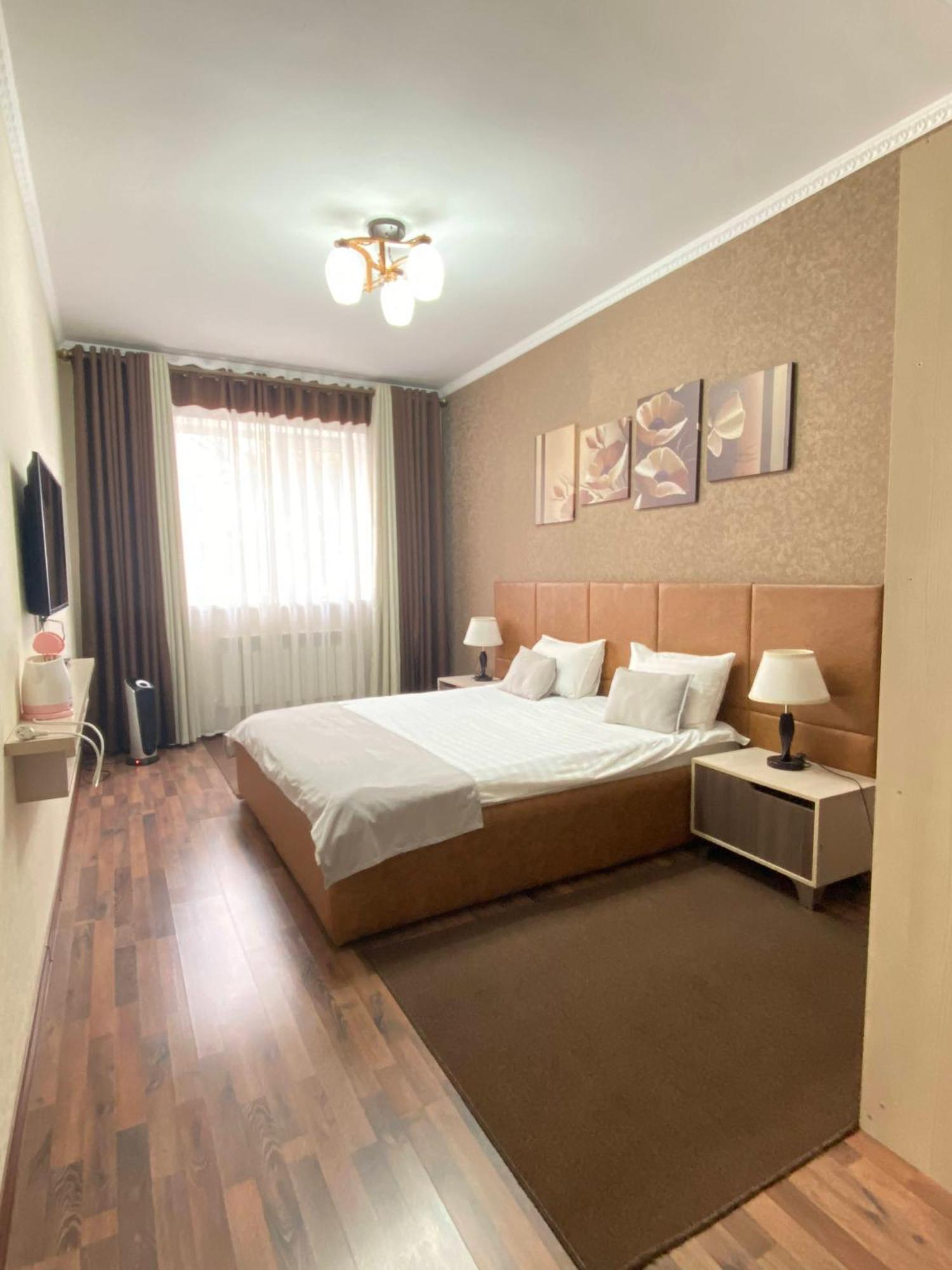 Отель Caravan Каракол Экстерьер фото